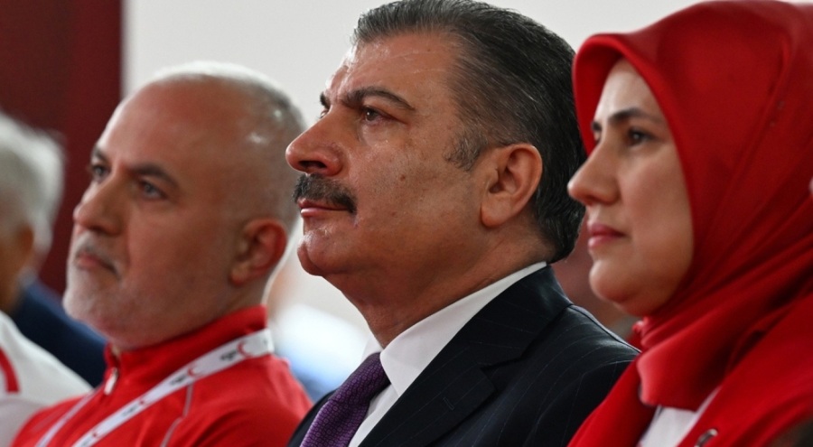 Bakan Koca'dan YDUS'u kazanan uzman hekimlere müjde