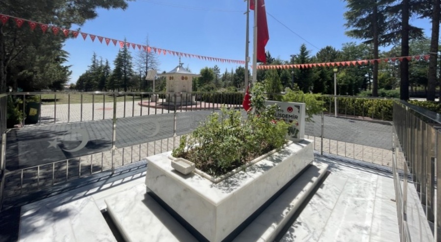 Ömer Halisdemir'in mezarına ziyaret