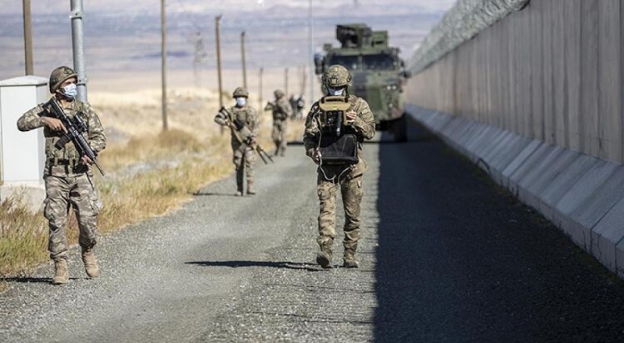 Milli Savunma Bakanlığı: Sınırda 5 kişi yakalandı