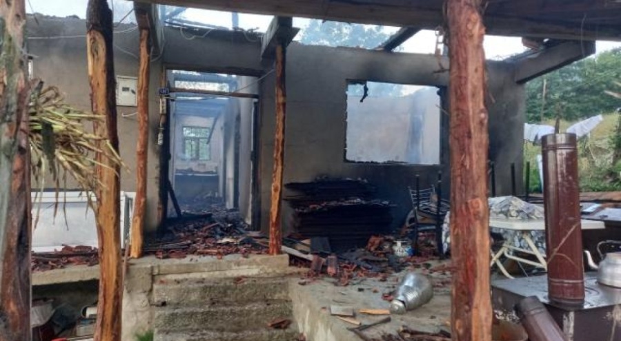 Yangın çıkan evde 2 kişinin cansız bedenine ulaşıldı