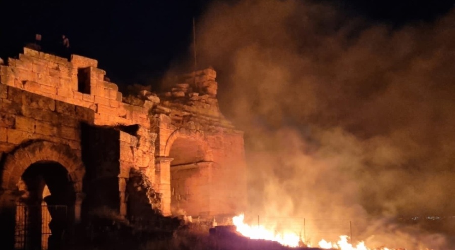Hierapolis Antik Kenti bölgesinde yangın