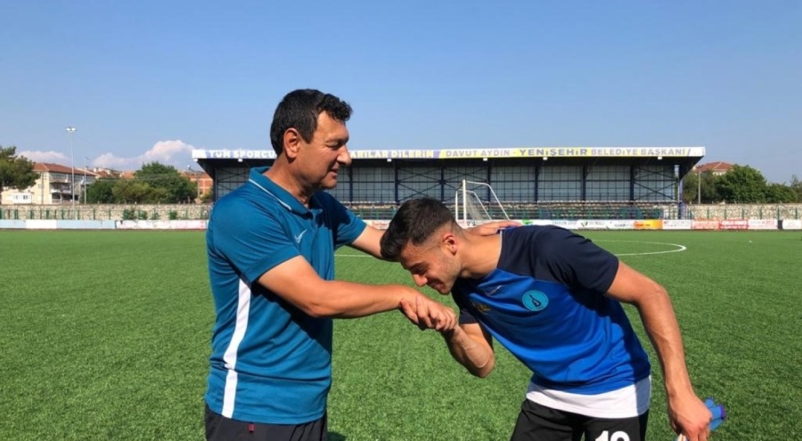 Kendisini keşfeden hocasına emanet