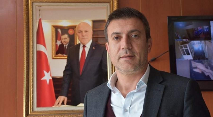 Hınıs Belediye Başkanı kürsüde kalp krizi geçirdi