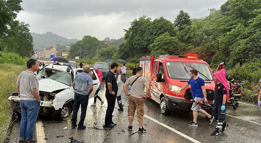Giresun'da feci kaza! 1 ölü 10 yaralı