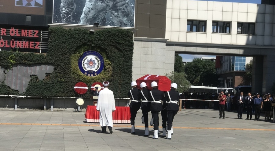 Şehit polis Alp Efe Bekit için İstanbul Emniyet Müdürlüğü'nde tören düzenlendi