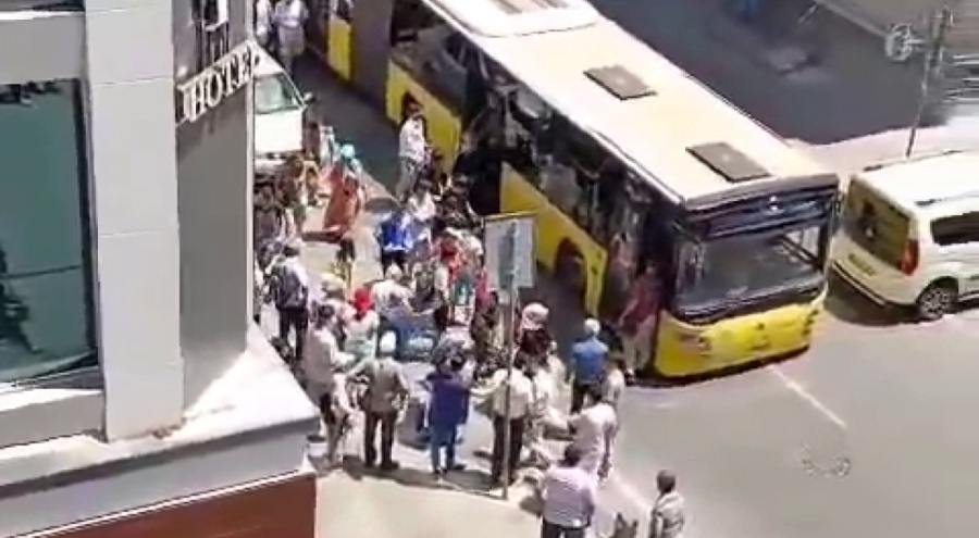 İETT otobüsü arızalandı, vatandaşlar sıcakta yürümek zorunda kaldı