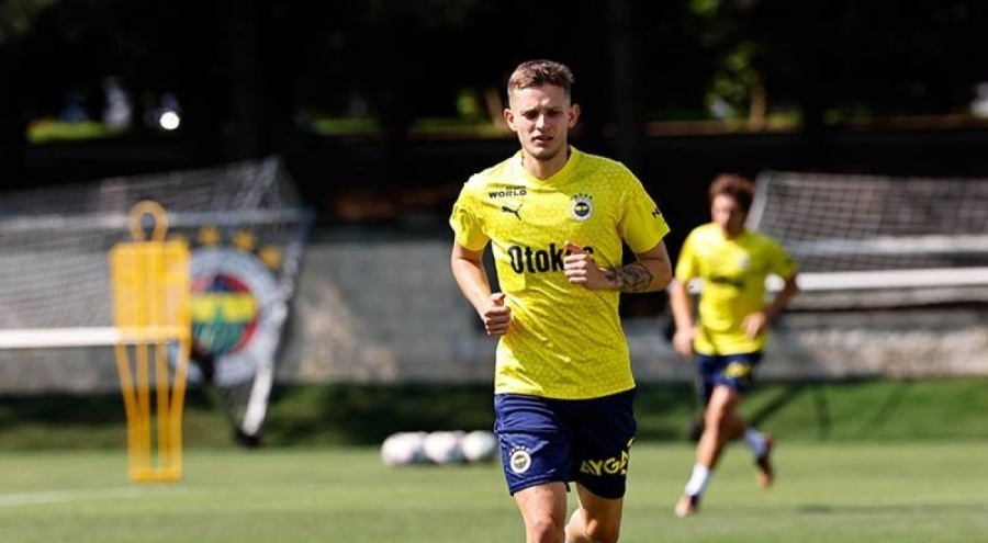 Sebastian Szymanski takımla buluştu