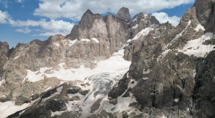 Hakkari'de 4 kişi dağda kaybolmuştu! Yaralı kurtarıldılar