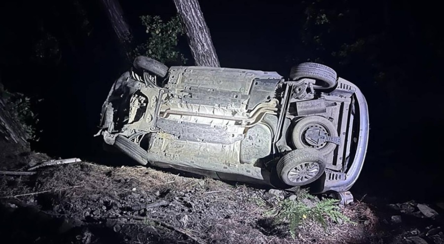 Antalya'da otomobil uçuruma yuvarlandı