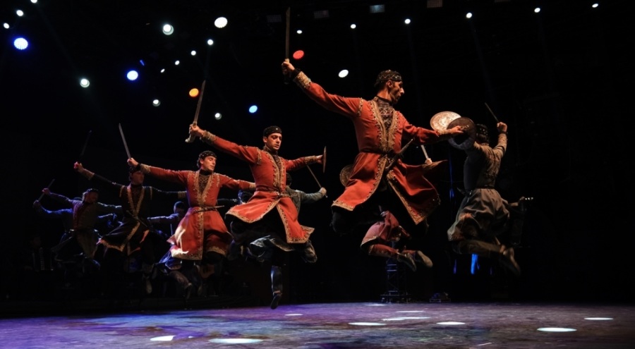 Bursa Festivali'nde ünlü dans topluluğundan görsel şölen!