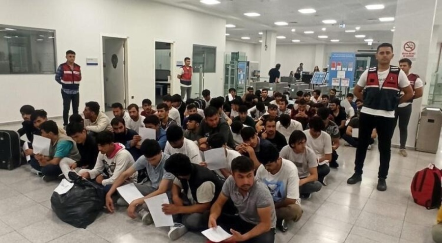 107 göçmen ülkelerine gönderildi!