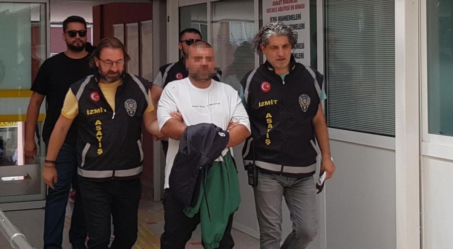 İzmit'te baba ve oğlunu, kızını dövdükleri için vurmuş