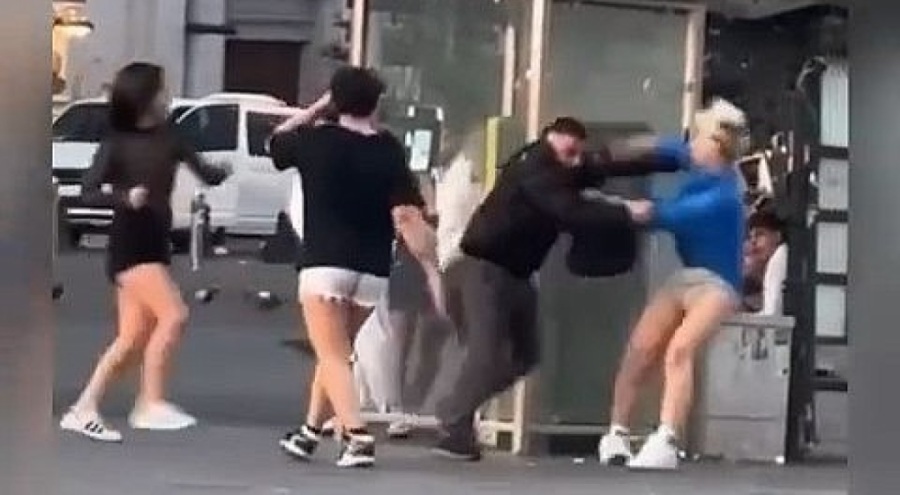 İstanbul'da 3 trans birey kendilerine saldıran kişiyi tekme tokat dövdü!