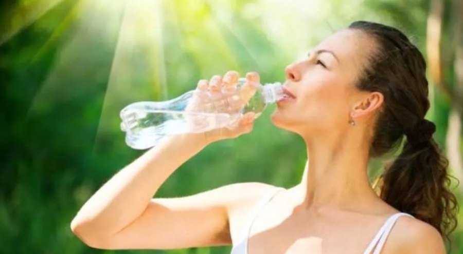 Kavurucu sıcakta aşırı su içmek tehlikeli!