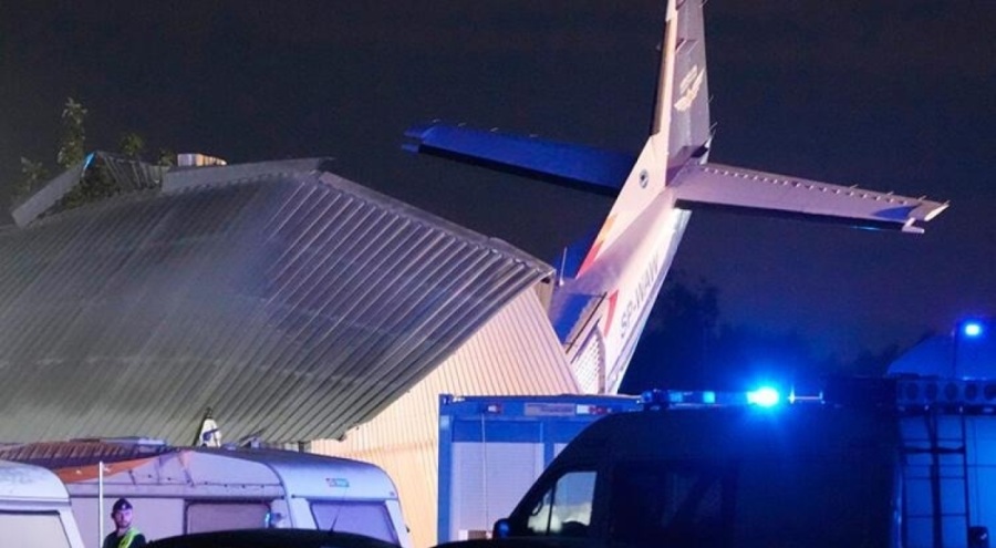 Polonya'da uçak hangara çarptı: 5 ölü