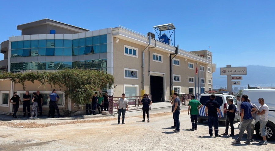 Bursa'da fabrikada yangın! 3 işçi dumandan etkilendi