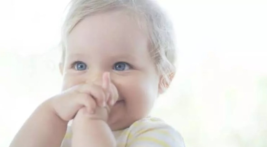 Çocuklardaki parmak emme alışkanlığına dikkat