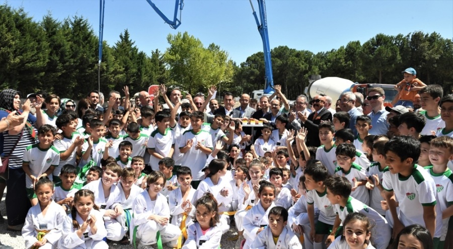 Osmangazi'den Emek'e yeni bir spor tesisi