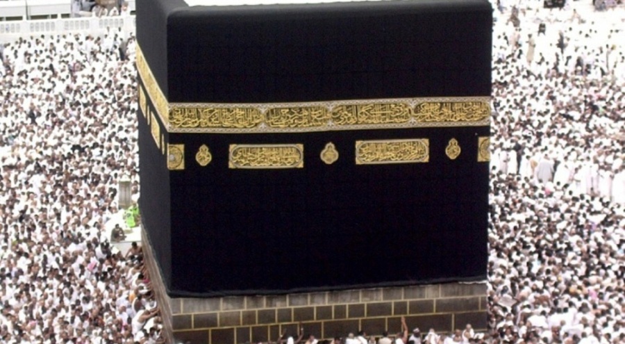 Gelenek devam ediyor: Kabe'nin örtüsü değiştirildi