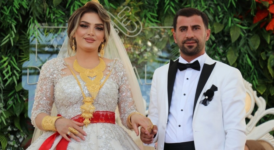 Aşiret düğününde takılan takı dudak uçuklattı: Sadece paraları 15 kişi saydı!