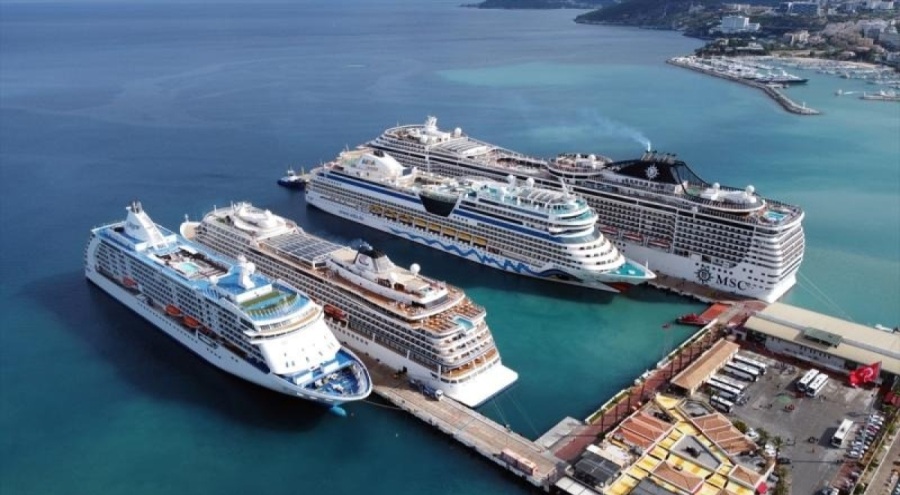 3 kruvaziyer Antalya nüfusunu artırdı