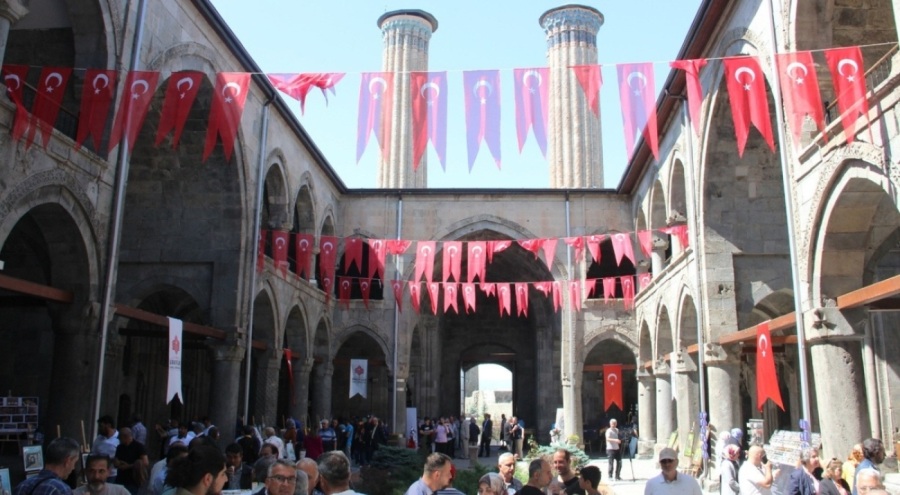Erzurum Kültür ve Sanat Şenliği başladı!
