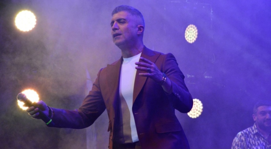 "61. Uluslararası Bursa Festivali"nde Özcan Deniz sahne aldı