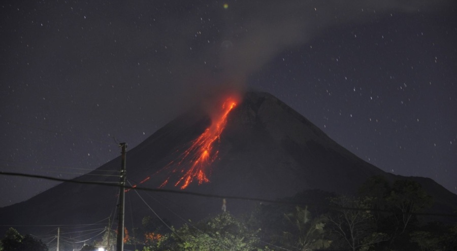 Merapi Yanardağı harekete geçti! Alarm seviyesi artırıldı