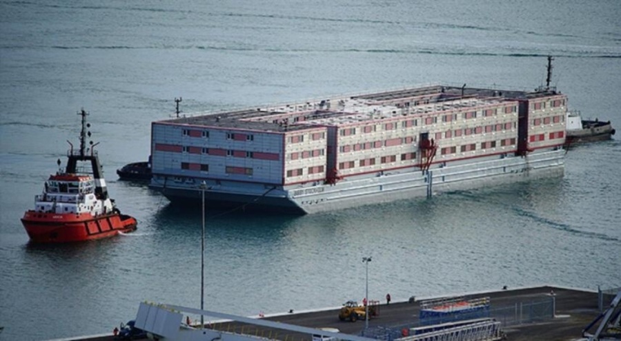 İngiltere'den kaçakçılık yapanlara ilginç ceza! Yüzen hapishane yaptılar