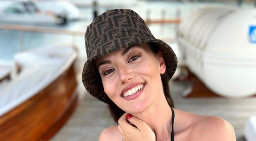 Fahriye Evcen'den tekne pozları