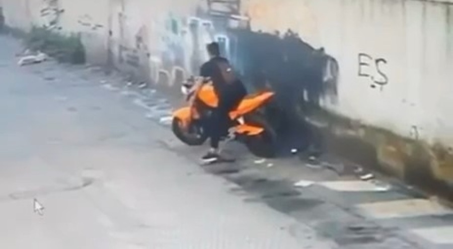Bursa'da hırsız motoru çalıp kaçtı