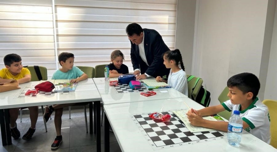 Bilgi Evleri, çocukları geleceğe hazırlıyor