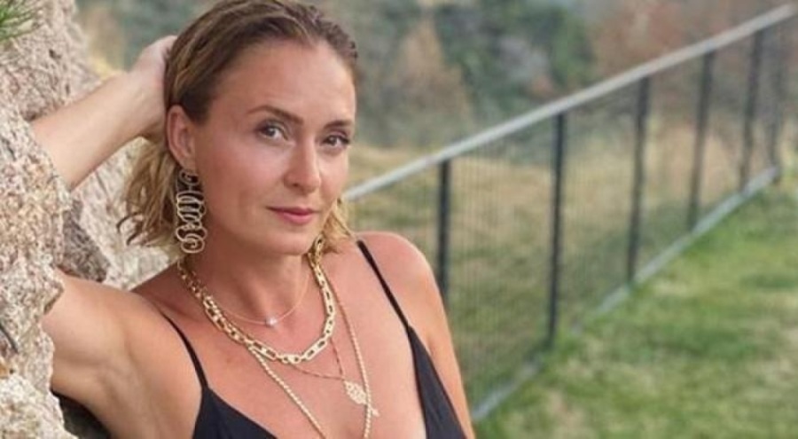 Ceyda Düvenci'den göndermeli paylaşım