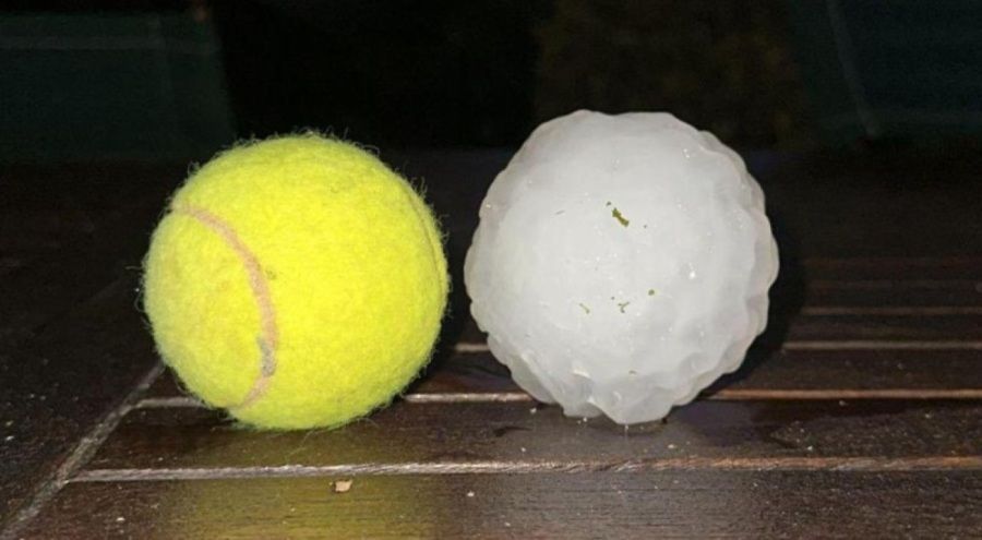 İtalya'da tenis topu büyüklüğünde dolu yağdı