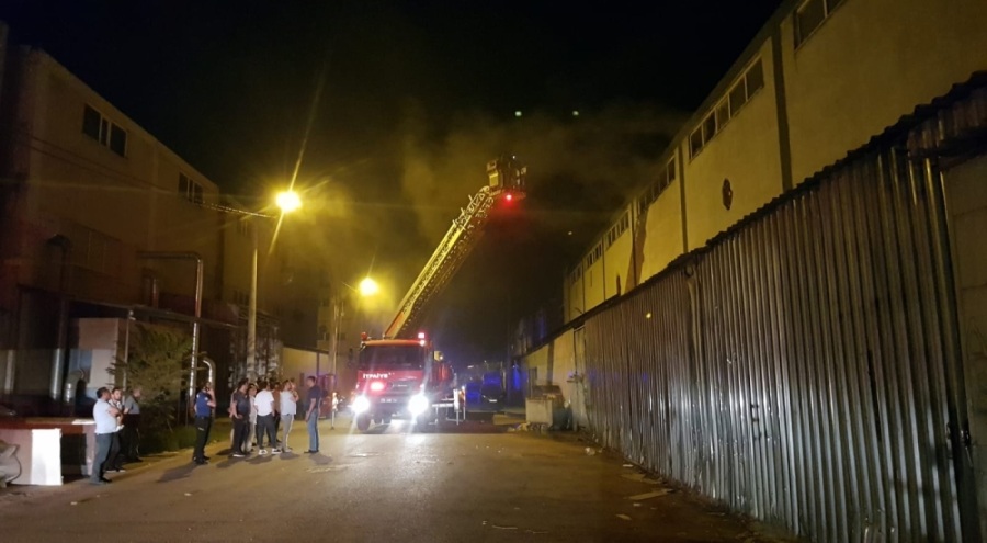 Bursa'da mobilya fabrikasındaki yangın söndürüldü