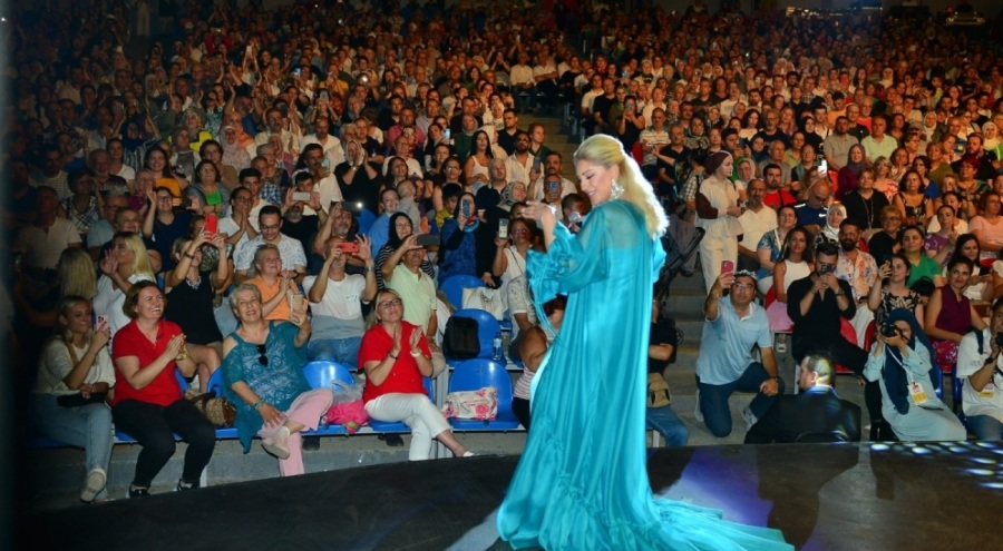 Muazzez Ersoy'dan Bursa'da nostalji rüzgarı