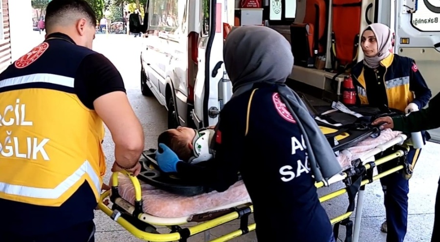 Bursa'da balkondan düşen çocuk yaralandı