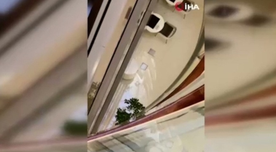 AVM'de su borusu patladı! Ölüler var