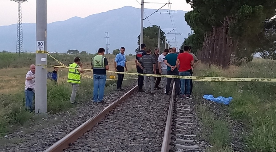 Manisa'da trenin çarptığı vatandaş yaşamını yitirdi