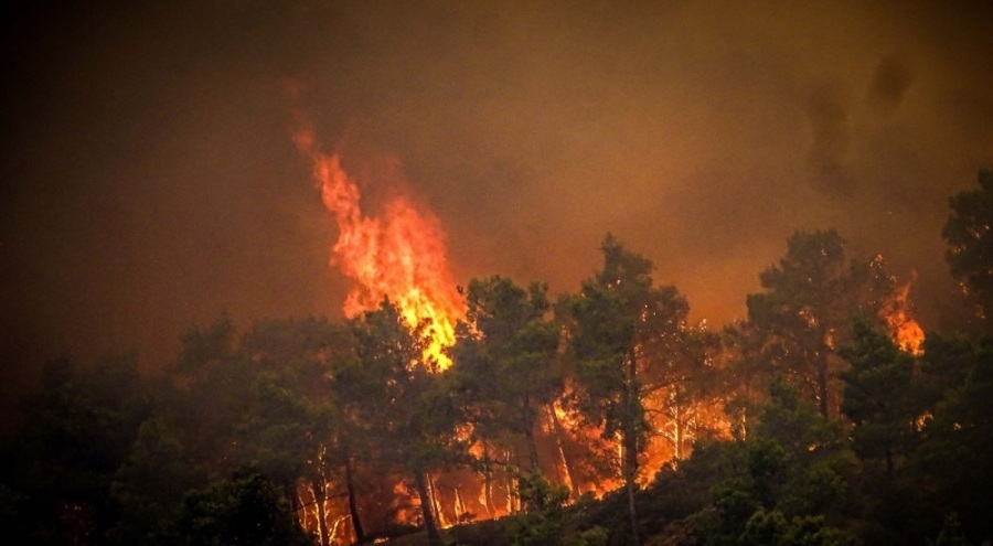 Yunanistan yanıyor!