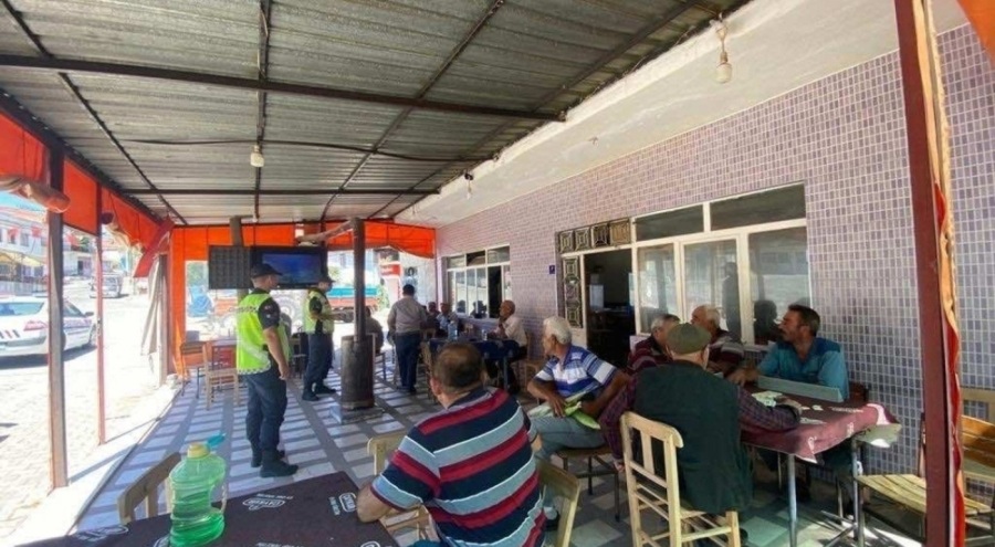 Jandarma ekipleri traktör sürücülerine eğitim verdi