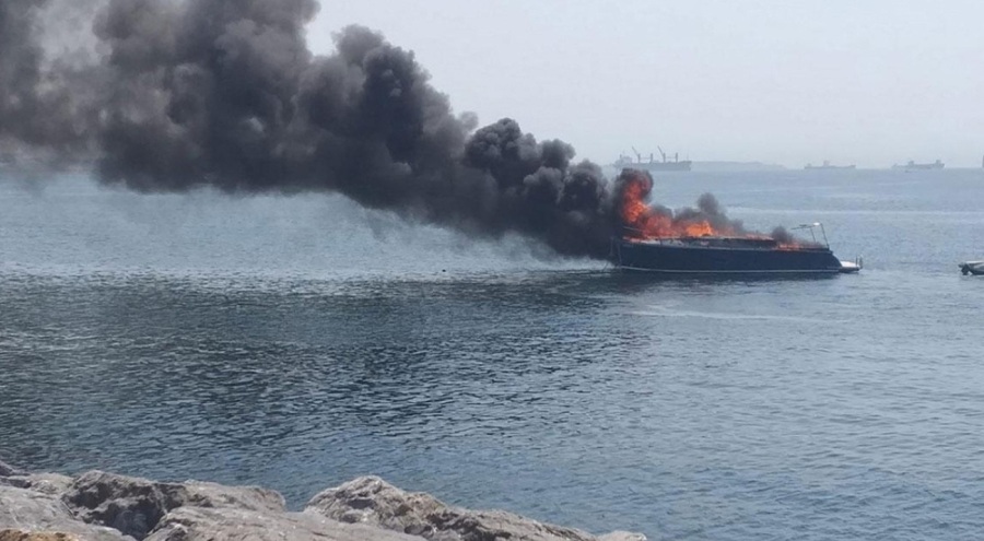 İstanbul'da tekne cayır cayır yandı!