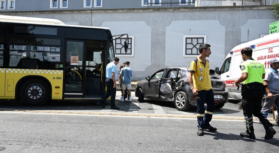 İETT otobüsü araçla çarpıştı! 6 yaralı