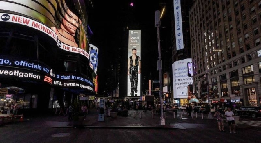 Mabel Matiz New York Times Meydanı'nda