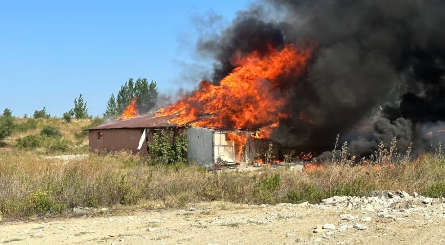 Antalya'da depo yangını