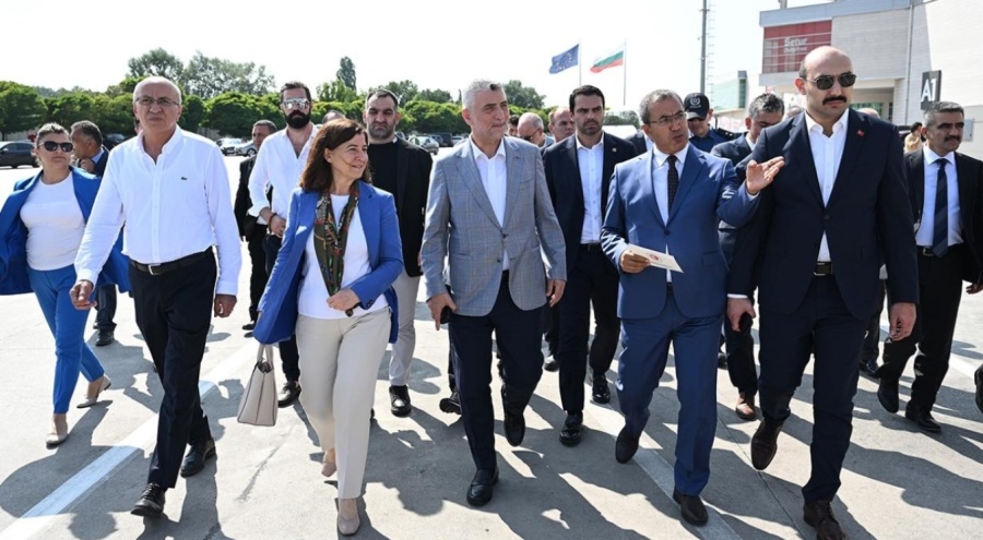 Ticaret Bakanı Bolat, Avrupa'ya açılan sınır kapılarını inceledi