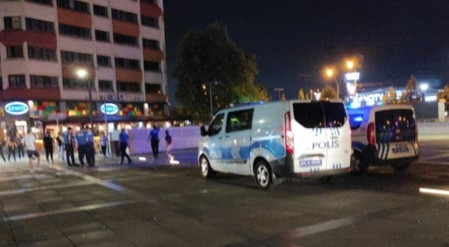 Kovaladığı genci kentin göbeğinde bıçakladı