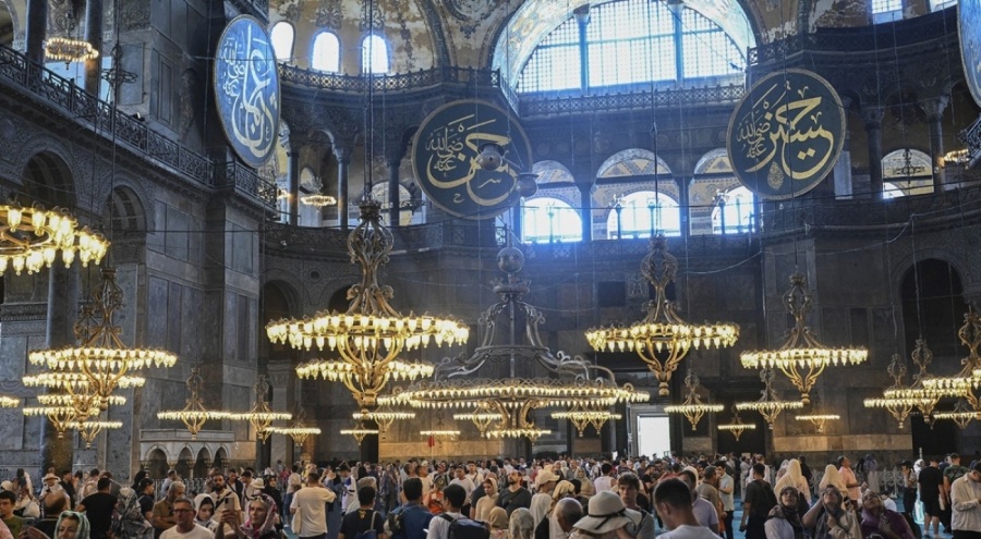 Ayasofya'da, ibadet 3 yıl önce bugün başladı