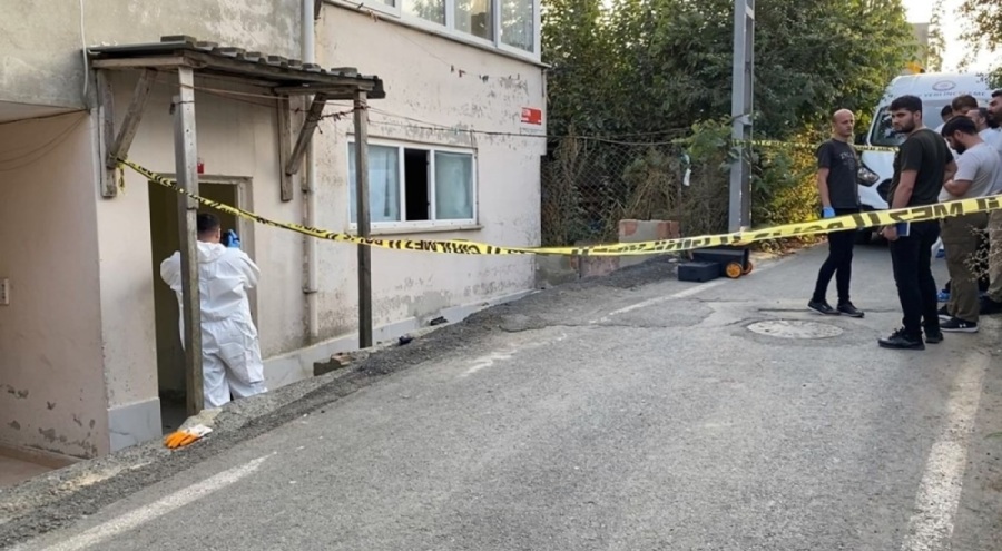 Kiracısından haber alamayıp geldiği dairede ceset buldu