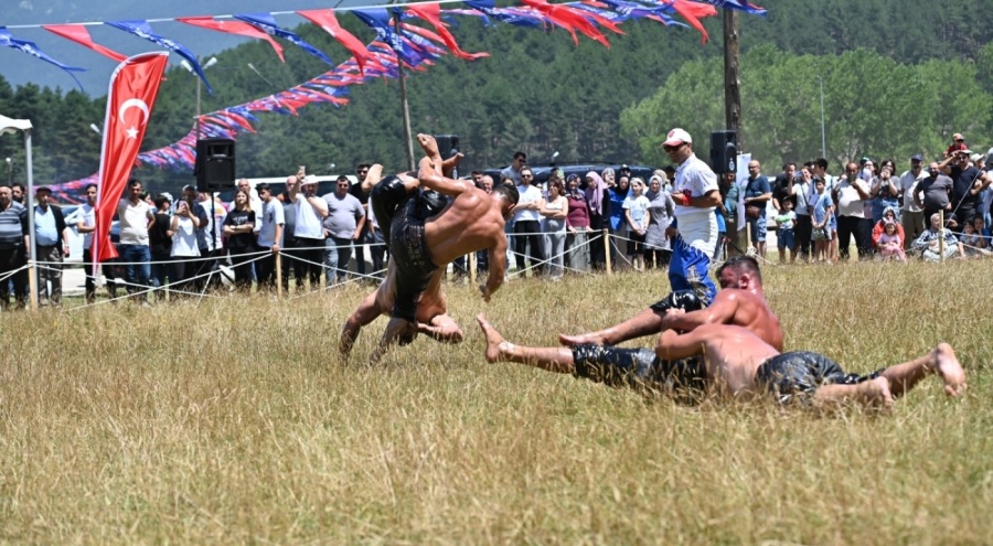 Bursa'da Türk Dünyası Ata Sporları Şenliği düzenlendi